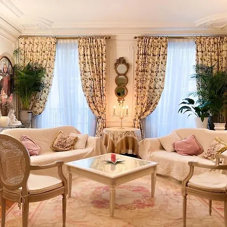 16th Arrondissement Luxury Living Daire